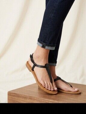Universal Thread Black Hartley T-Strap Sandals Size 7.5